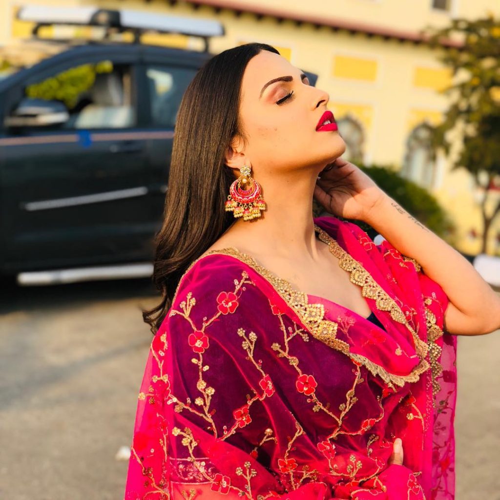 himanshi khurana movies