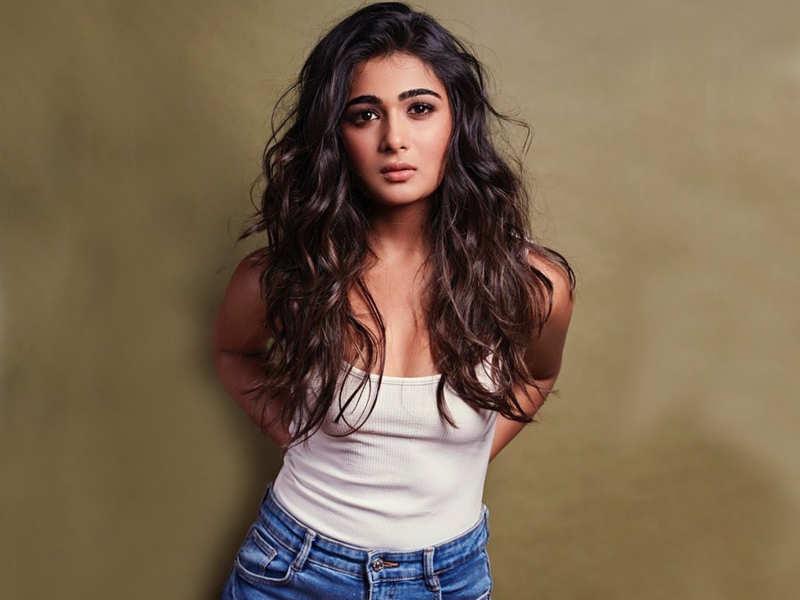 Shalini Pandey Full Bio: Height, Age, Boyfriend, Family, and More